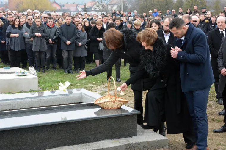 U ponedjeljak je na mjesnom groblju u Velikoj pokopan tragično preminuli nogometaš, 26-godišnji Bruno Boban.
