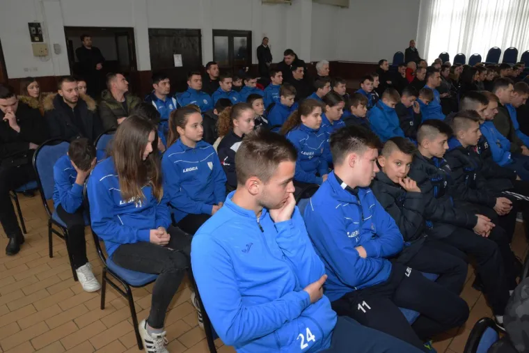 Velika: Komemoracija za tragično preminulog nogometa&scaron;a Marsonije Bruna Bobana