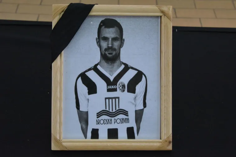 Velika: Komemoracija za tragično preminulog nogometa&scaron;a Marsonije Bruna Bobana