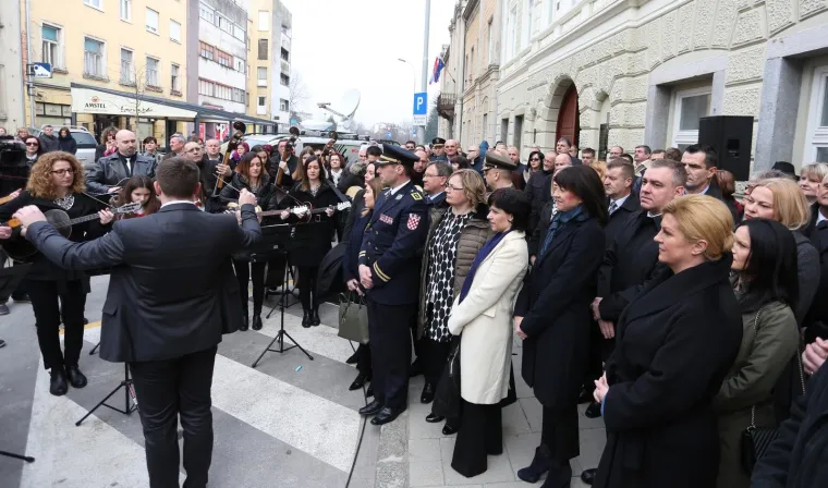 Predsjednica Kolinda Grabar-Kitarović premjestila svoj ured u Karlovačku županiju