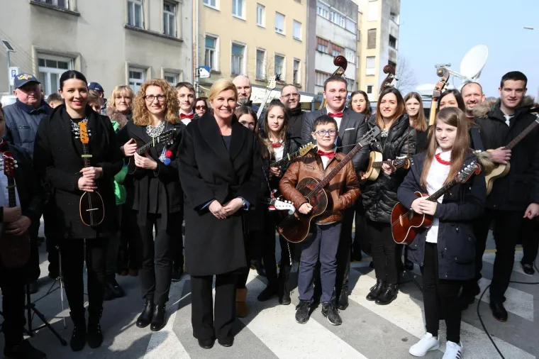 Predsjednica Kolinda Grabar-Kitarović premjestila svoj ured u Karlovačku županiju