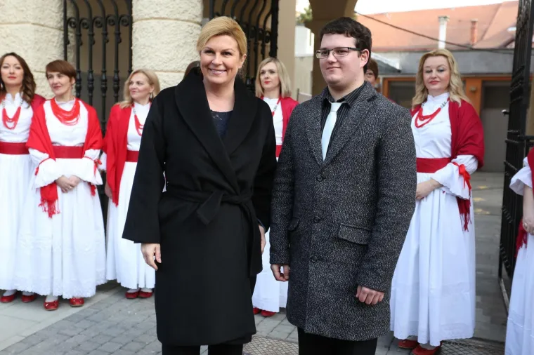 Predsjednica Kolinda Grabar-Kitarović premjestila svoj ured u Karlovačku županiju