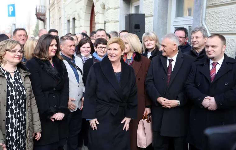 Predsjednica Kolinda Grabar-Kitarović premjestila svoj ured u Karlovačku županiju