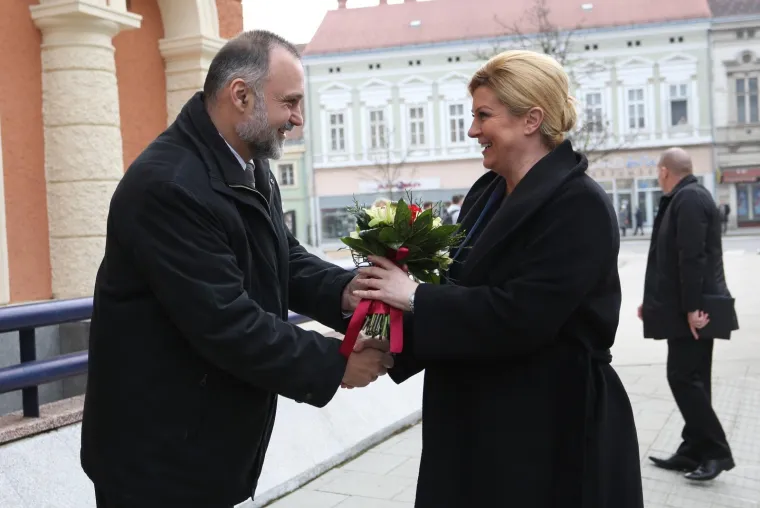 Predsjednica Kolinda Grabar-Kitarović premjestila svoj ured u Karlovačku županiju