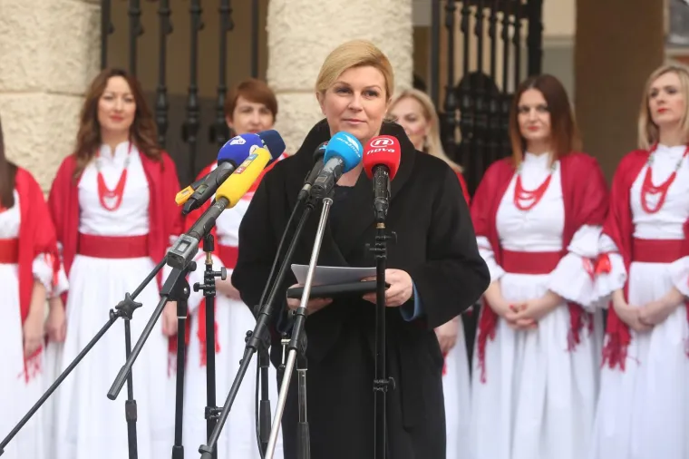 Predsjednica Kolinda Grabar-Kitarović premjestila svoj ured u Karlovačku županiju
