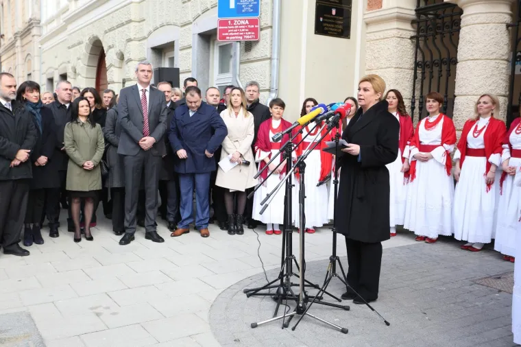 Predsjednica Kolinda Grabar-Kitarović premjestila svoj ured u Karlovačku županiju