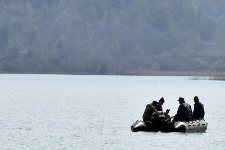 Svim raspoloživim snagama poku&scaron;ava se pronaći tijelo mladića nestalog u Visovačkom jezeru