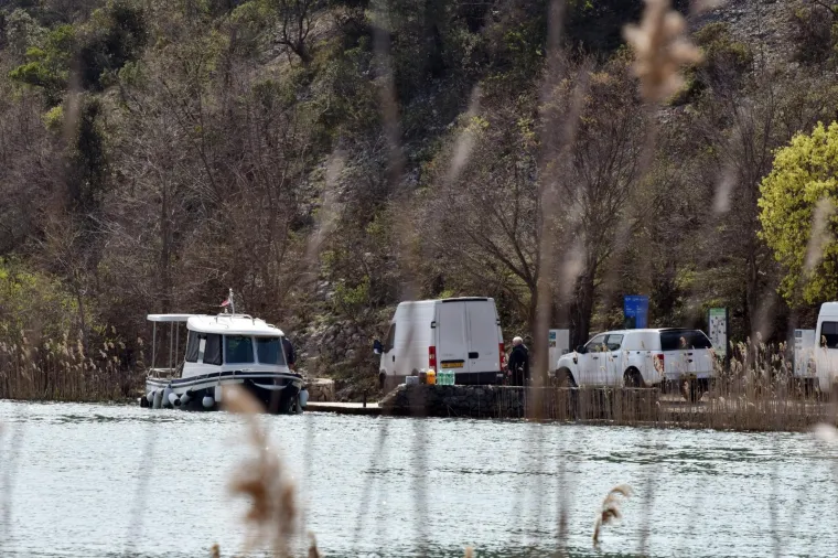 Svim raspoloživim snagama poku&scaron;ava se pronaći tijelo mladića nestalog u Visovačkom jezeru