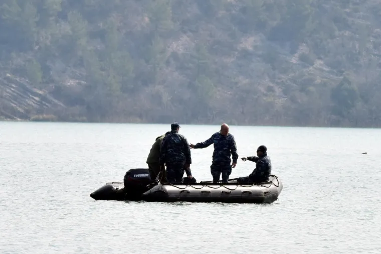 Svim raspoloživim snagama poku&scaron;ava se pronaći tijelo mladića nestalog u Visovačkom jezeru