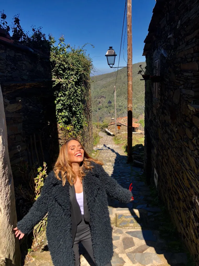 PODSJEĆA JE NA ISTRU: Franka Batelić u portugalskom selu snima eurovizijsku razglednicu