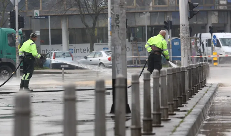 KAOS U ZAGREBU: Pukla cijev u Zvonimirovoj, poplava uzrokovala velike gužve u prometu