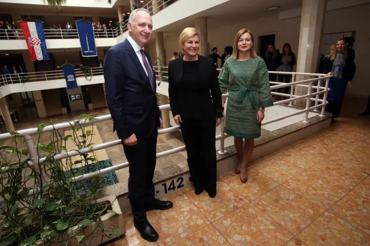 Presretni &scaron;to ju vide: predsjednicu u Splitu zaposlenici gradske uprave izgrlili i izljubili