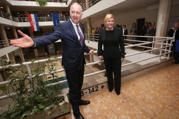 Presretni &scaron;to ju vide: predsjednicu u Splitu zaposlenici gradske uprave izgrlili i izljubili