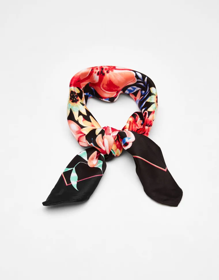 Marama cvjetnog uzorka, Bershka, 49,90 kuna