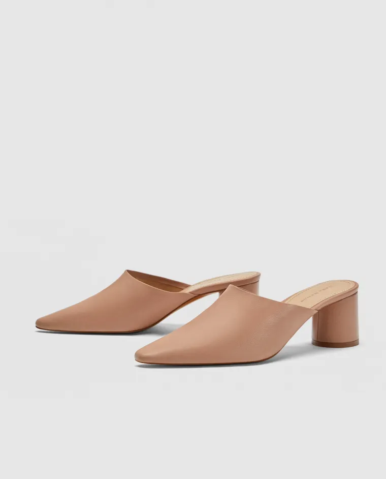 Kožne bež natikače, Zara, 449,90 kuna