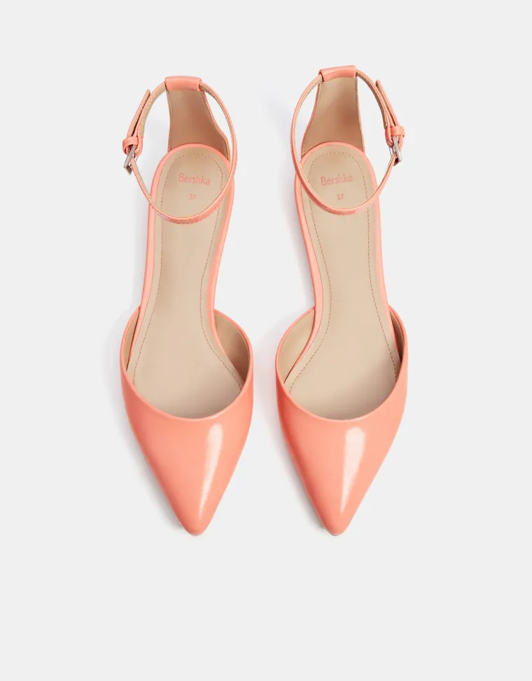 Ravne cipele s remenčićem oko gležnja, Bershka, 179,90 kuna