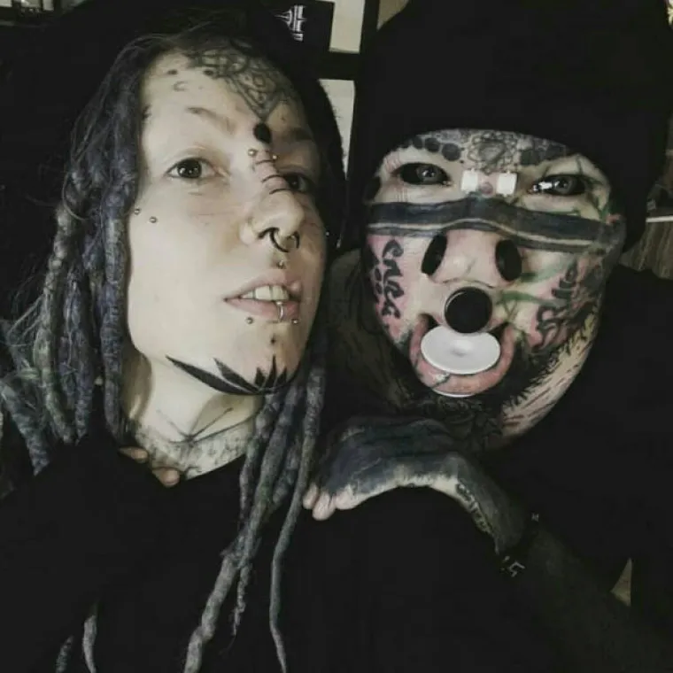 NEKAD SU SE RODITELJI BOJALI DA ĆE IM SE DJECA TETOVIRATI, DANAS IMAJU VEĆIH BRIGA: Što kažete na rezbarenje i bušenje tijela?