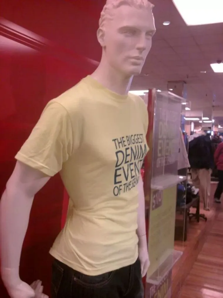 Lutke u trgovinama nekad mogu imati tajni život, a ponekad je njihov život jednostavno bizaran. Avanture takvih neobičnih lutaka okupili smo u galeriji.