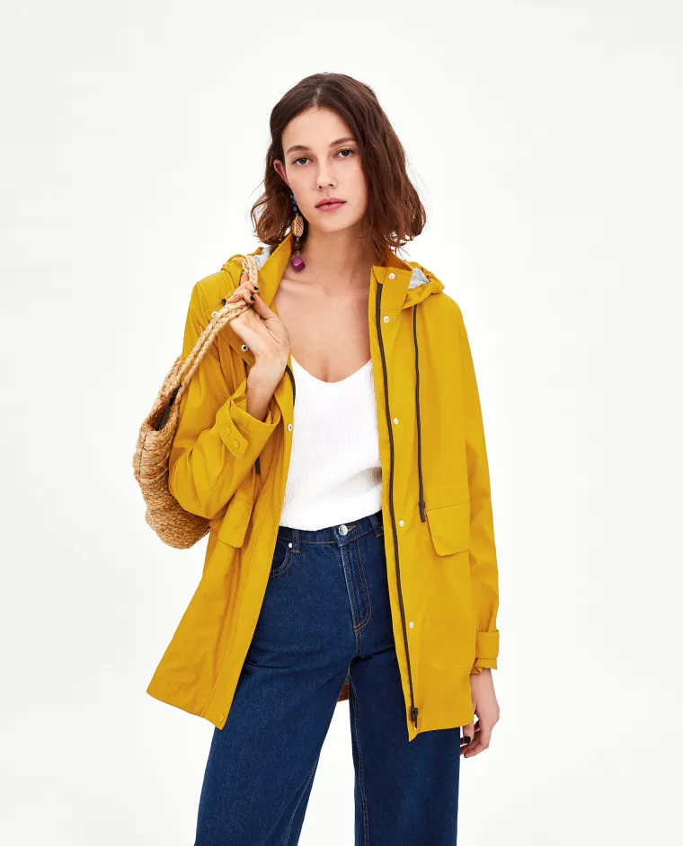 Kratka, žuta kišna kabanica, Zara, 299,90 kuna