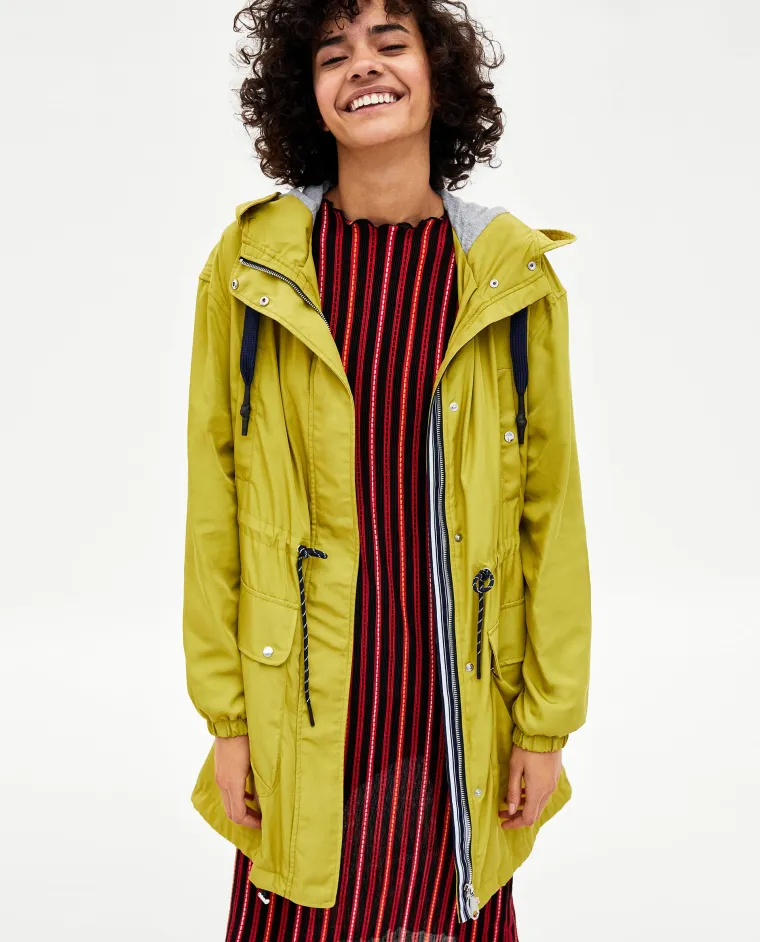Kišna kabanica boje limete, Zara, 399,90 kuna