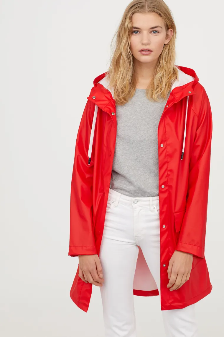 Crvena kišna kabanica s kapuljačom, H&amp;M, 371,18 kuna