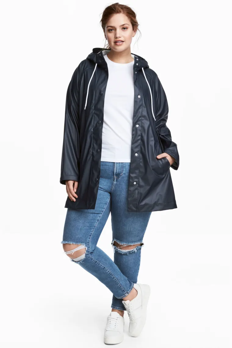 Tamno plava kišna kabanica, H&amp;M, 222,68 kuna