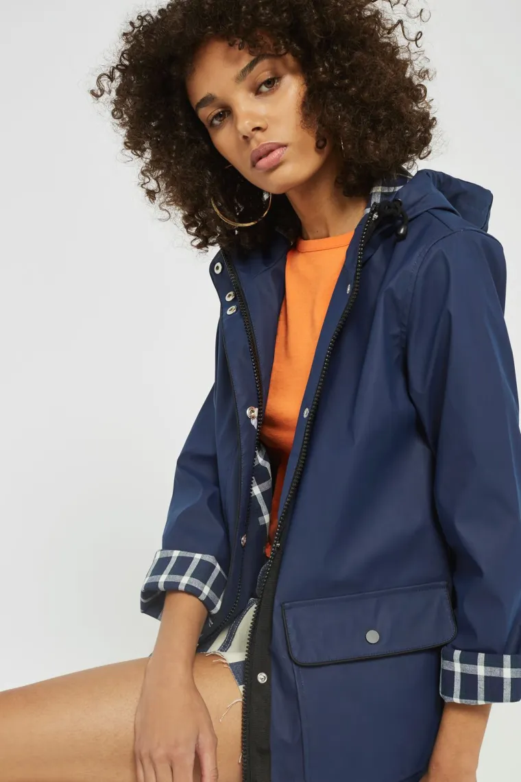 Plava kabanica s kariranim unutarnjim dijelom, Topshop, 415,23 kune