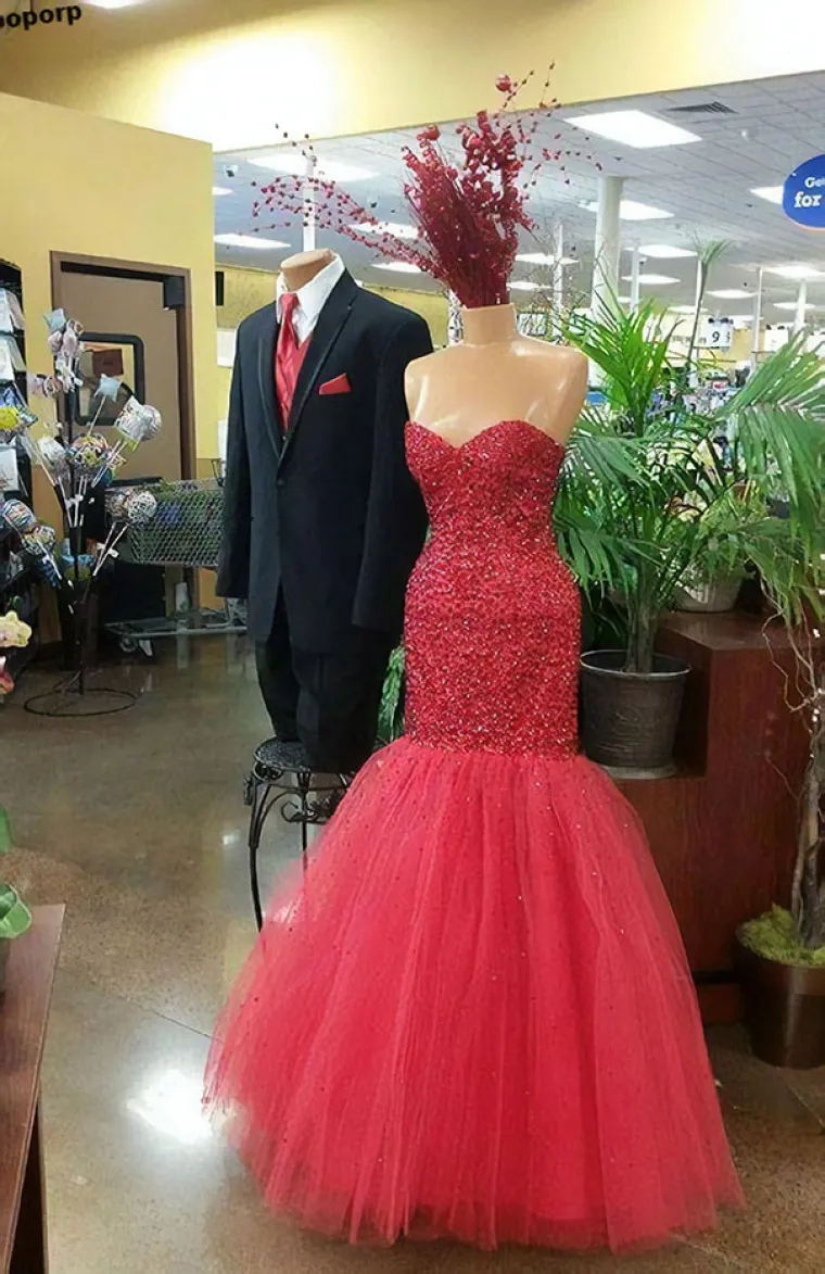 NAJBIZARNIJE KROJAČKE LUTKE IKAD! Ni njima se ne da na posao, a jo&scaron; k tome izgledaju kao da su iz horora