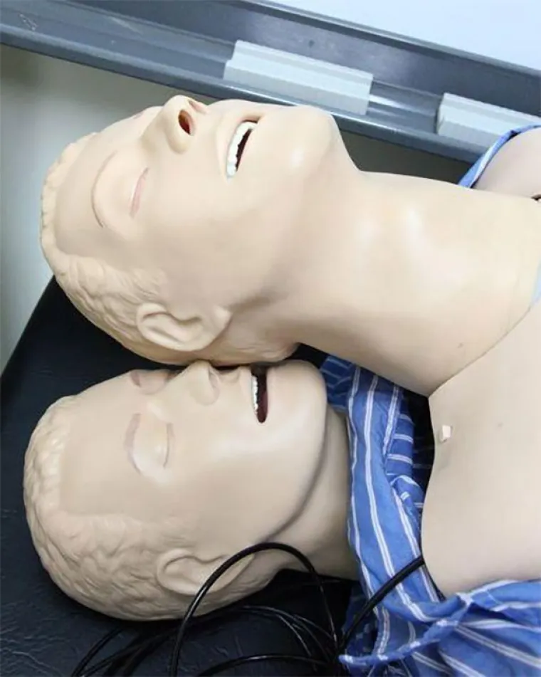 NAJBIZARNIJE KROJAČKE LUTKE IKAD! Ni njima se ne da na posao, a jo&scaron; k tome izgledaju kao da su iz horora