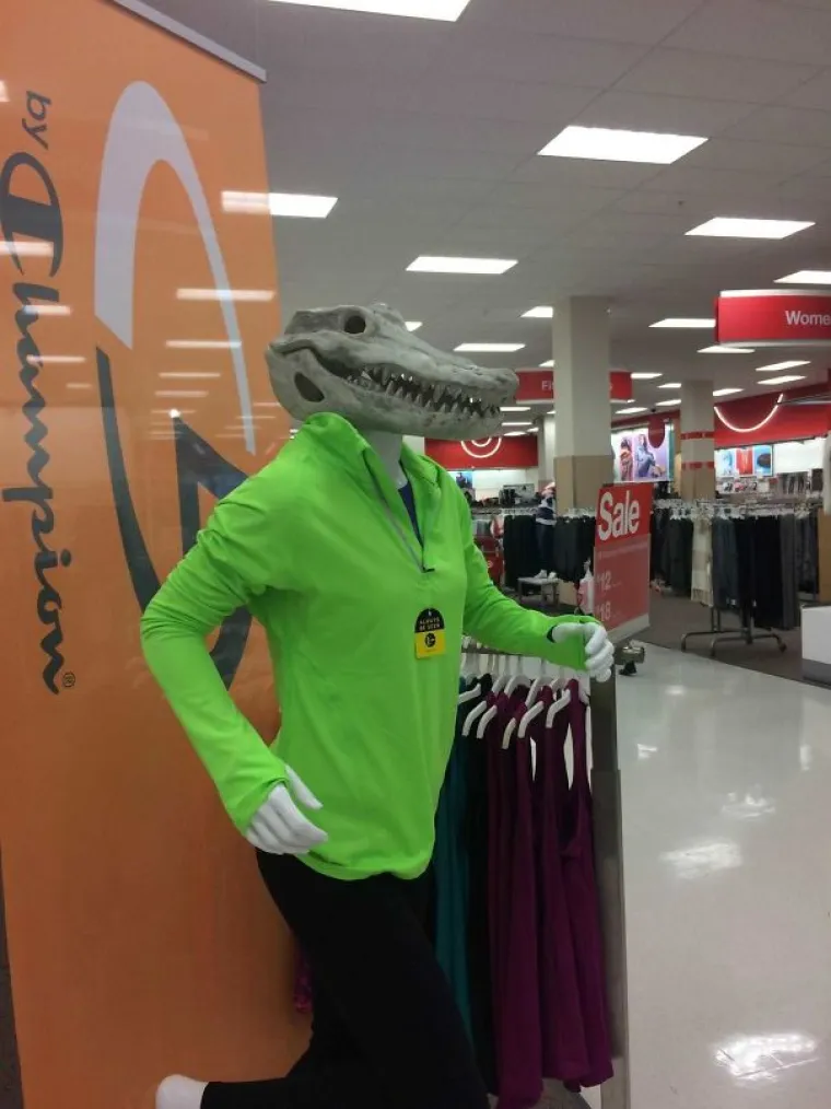 NAJBIZARNIJE KROJAČKE LUTKE IKAD! Ni njima se ne da na posao, a jo&scaron; k tome izgledaju kao da su iz horora