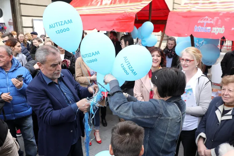 Pu&scaron;tanjem plavih balona obilježen Svjetski dan svjesnosti o autizmu