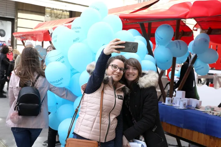 Pu&scaron;tanjem plavih balona obilježen Svjetski dan svjesnosti o autizmu