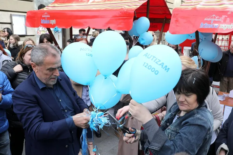 Pu&scaron;tanjem plavih balona obilježen Svjetski dan svjesnosti o autizmu