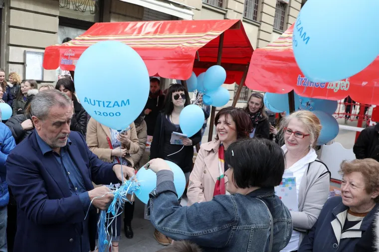 Pu&scaron;tanjem plavih balona obilježen Svjetski dan svjesnosti o autizmu