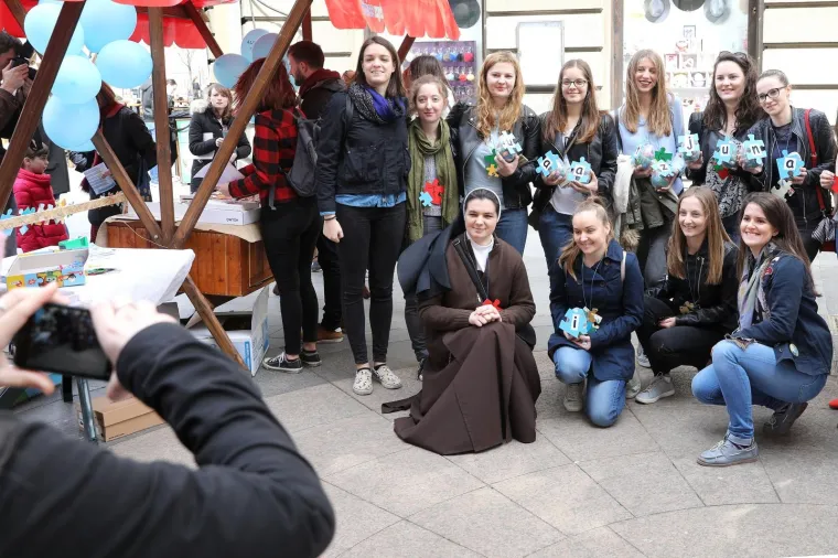 Pu&scaron;tanjem plavih balona obilježen Svjetski dan svjesnosti o autizmu