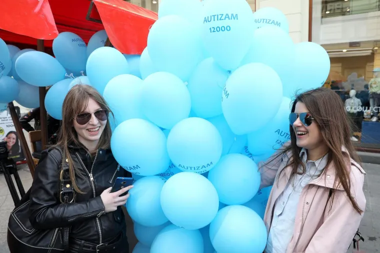 Pu&scaron;tanjem plavih balona obilježen Svjetski dan svjesnosti o autizmu