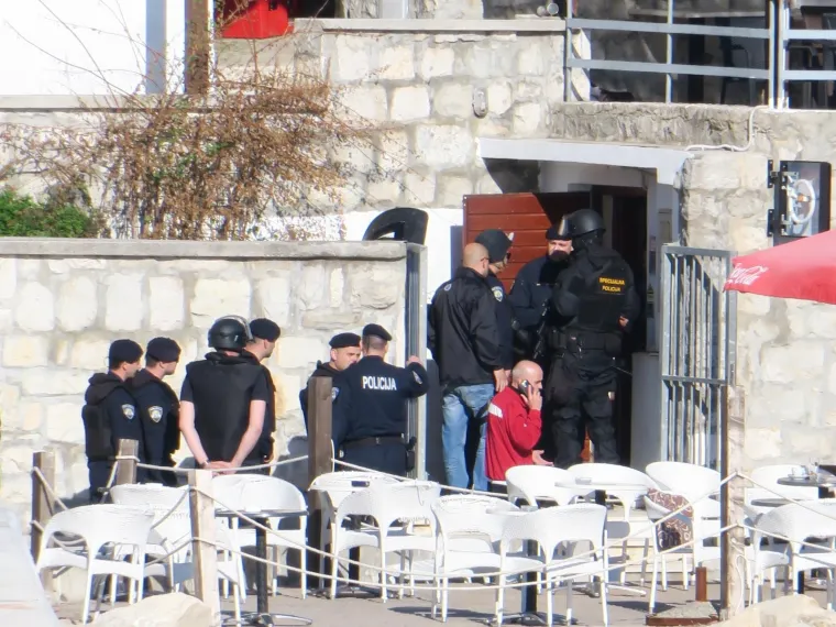 DRAMA U SPLITU: Muškarac prijetio da će raznijeti sebe i lokal, naposljetku se predao policiji
