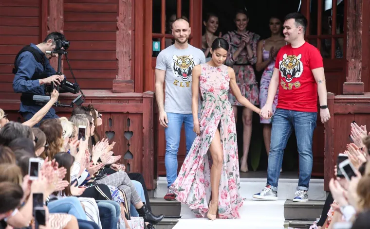 NESTA&Scaron;NE HALJINICE: Pored otkrivenih bradavica i međunožja, modna revija pala u drugi plan