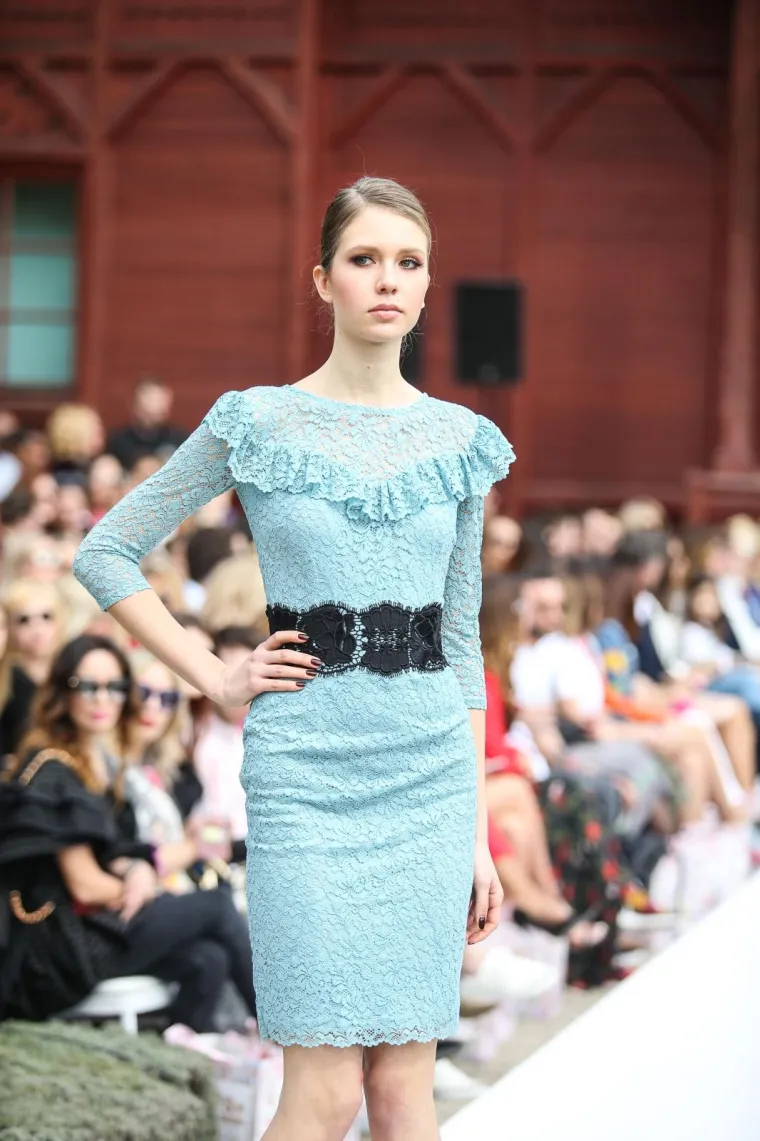 NESTA&Scaron;NE HALJINICE: Pored otkrivenih bradavica i međunožja, modna revija pala u drugi plan