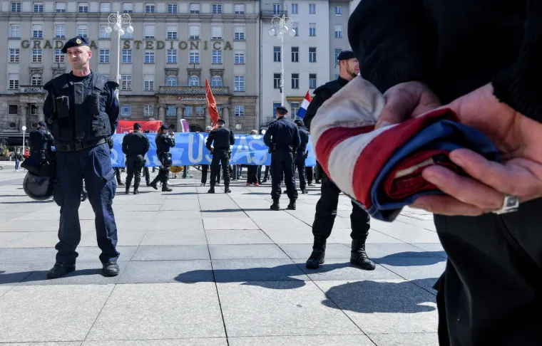Crnoko&scaron;ulja&scaron;i na čelu s Kelemincem mar&scaron;irali centrom Zagreba: &lsquo;Nije ovo sekularna država, ovo je katolička država&rsquo;