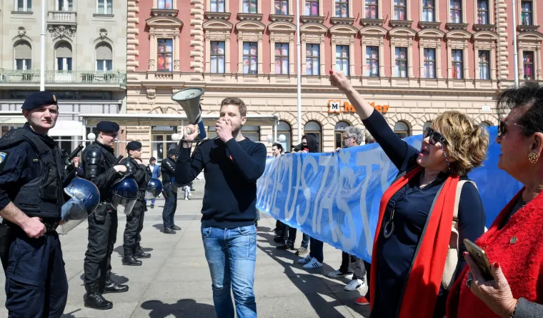 Crnoko&scaron;ulja&scaron;i na čelu s Kelemincem mar&scaron;irali centrom Zagreba: &lsquo;Nije ovo sekularna država, ovo je katolička država&rsquo;