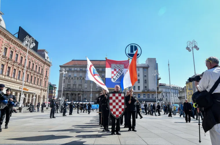 Crnoko&scaron;ulja&scaron;i na čelu s Kelemincem mar&scaron;irali centrom Zagreba: &lsquo;Nije ovo sekularna država, ovo je katolička država&rsquo;