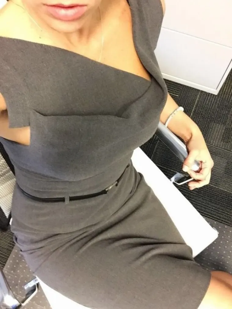 NA POSLU IM JE DOSADNO PA SE MORAJU NEKAKO ZABAVITI: Kad šef ne gleda, ured postaje striptiz klub