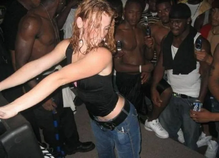 KADA BI POGLEDI MOGLI UBIJATI, ONE BI BILE NA DOŽIVOTNOJ ROBIJI: Ne mogu sakriti ljubomoru, pogled sve otkriva