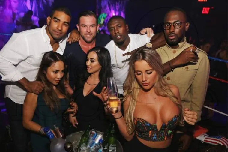 KADA BI POGLEDI MOGLI UBIJATI, ONE BI BILE NA DOŽIVOTNOJ ROBIJI: Ne mogu sakriti ljubomoru, pogled sve otkriva