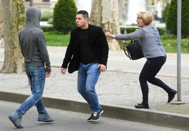 Nakon izricanja presude na Županijskom sudu Davidu Kom&scaron;iću (20) za ubojstvo biv&scaron;e djevojke, trudne Kristine Krupljan 19), zbog dobacivanja je doslo do sukoba izmedju Kristininog oca i prolaznika. Umijesao se Kristinin stric koji je jednog i udario nogom. Kom&scaron;ić je osuđen na 30 godina zatvora.