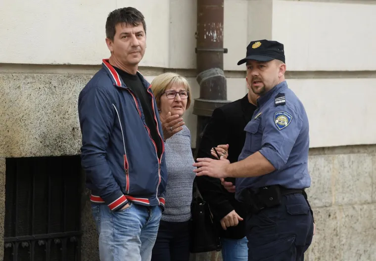 Nakon izricanja presude na Županijskom sudu Davidu Kom&scaron;iću (20) za ubojstvo biv&scaron;e djevojke, trudne Kristine Krupljan 19), zbog dobacivanja je doslo do sukoba izmedju Kristininog oca i prolaznika. Umijesao se Kristinin stric koji je jednog i udario nogom. Kom&scaron;ić je osuđen na 30 godina zatvora.