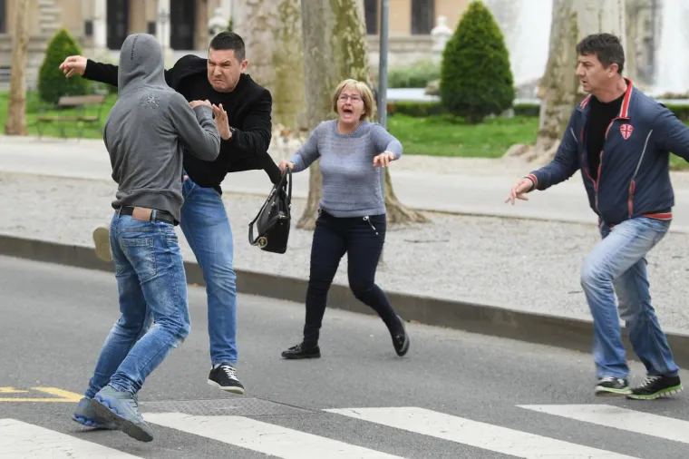 Nakon izricanja presude na Županijskom sudu Davidu Kom&scaron;iću (20) za ubojstvo biv&scaron;e djevojke, trudne Kristine Krupljan 19), zbog dobacivanja je doslo do sukoba izmedju Kristininog oca i prolaznika. Umijesao se Kristinin stric koji je jednog i udario nogom. Kom&scaron;ić je osuđen na 30 godina zatvora.