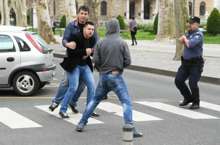 Nakon izricanja presude na Županijskom sudu Davidu Kom&scaron;iću (20) za ubojstvo biv&scaron;e djevojke, trudne Kristine Krupljan 19), zbog dobacivanja je doslo do sukoba izmedju Kristininog oca i prolaznika. Umijesao se Kristinin stric koji je jednog i udario nogom. Kom&scaron;ić je osuđen na 30 godina zatvora.