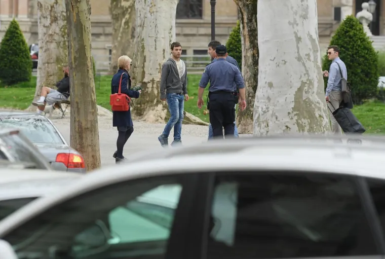 Nakon izricanja presude na Županijskom sudu Davidu Kom&scaron;iću (20) za ubojstvo biv&scaron;e djevojke, trudne Kristine Krupljan 19), zbog dobacivanja je doslo do sukoba izmedju Kristininog oca i prolaznika. Umijesao se Kristinin stric koji je jednog i udario nogom. Kom&scaron;ić je osuđen na 30 godina zatvora.